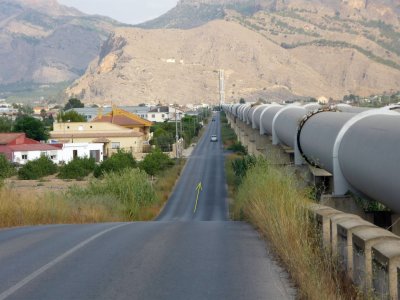 Foto nº5. Vista de la carretera de los tubos desde el puente sobre el ferrocarril. Kilómetro 8,3.