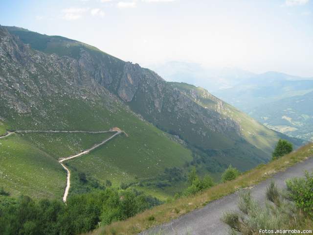 Vistas del puerto (se aprecia un tramo asfaltado)