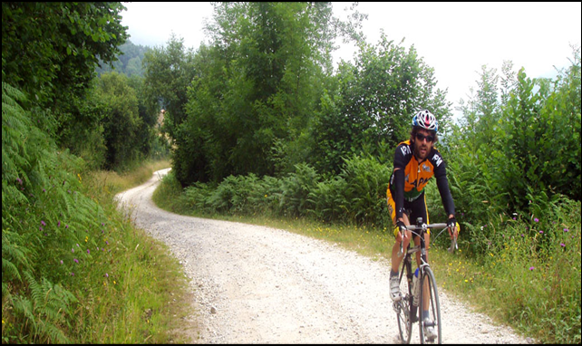 Otro ciclista en el puerto