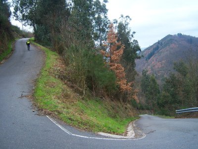 Tremendo inicio con las herraduas de La Cogolla. Foto de Javier Avilés.