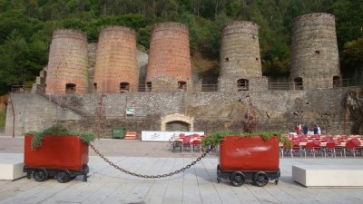 Los antiguos hornos de A Pontenova serían un buen lugar para la  meta y el podio. Foto de Marcos Folgueira.