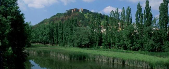 El Parador de Soria en lo alto del Cerro del Castillo. Click para visitar su página. Foto de Parador.es. 