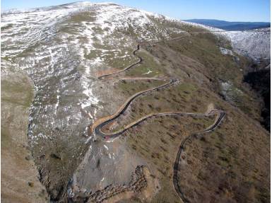 Las curvas finales del Puerto de Montenegro por Viniegra.