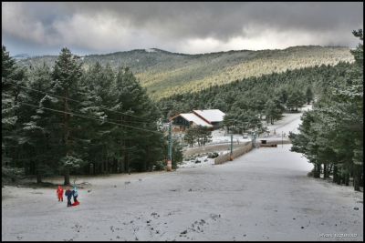 En la cima de Santa Inés hay una pequeña estación de esquí, y forma con la Laguna Negra un perfecto encadenado de puertos sorianos. Foto de Javier Ezquerro.
