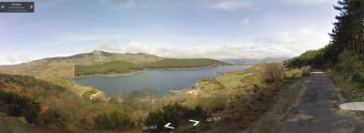 El Embalse de Navamuño, bajando de La Garganta hacia Candelario. De Google Street View.