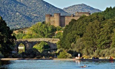 Puente medieval y Castillo de Villarconeja del Barco de Ávila